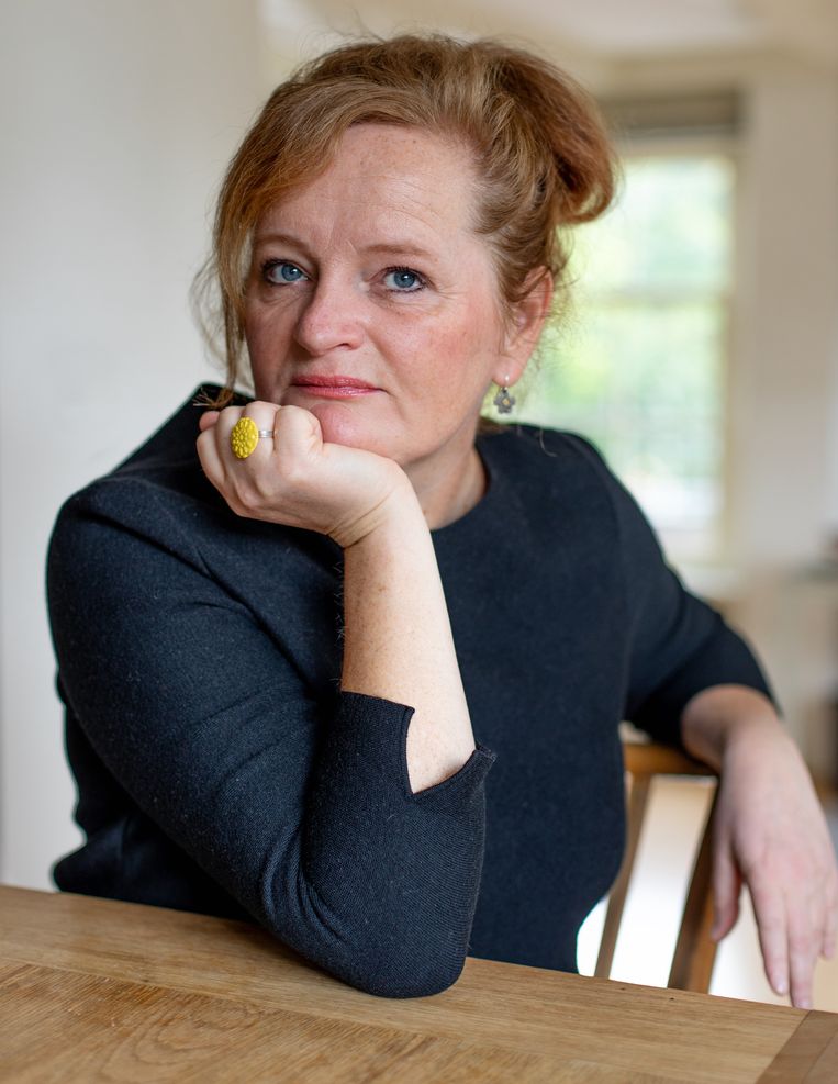 Dorthe Nors: ‘Ik hou van de bomen langs de grachten. In Kopenhagen hebben ze ze allemaal omgehakt.’ Beeld Lin Woldendorp
