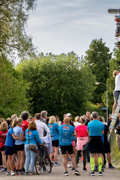 Ongewoon aandenken voor verongelukte hardloper ‘Pas later durf ik waarschijnlijk naar de plek te gaan. Nu nog even niet’