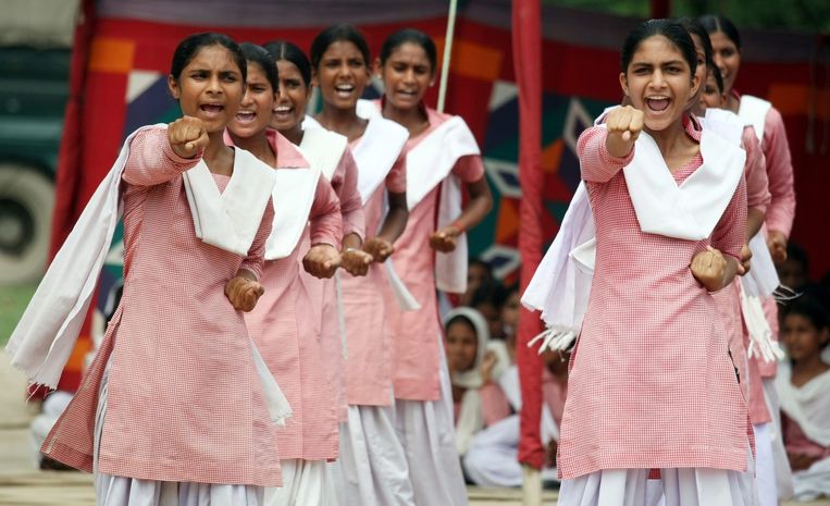 Indiase schoolmeisjes krijgen zelfverdedigingslessen. Beeld epa