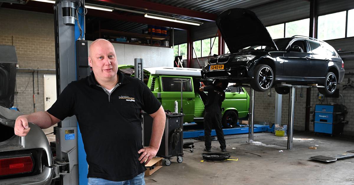 Eigenaar autobedrijf is de dupe van azc: ‘Het interesseert ze geen hol’