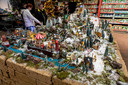 Kerstinkopen bij de Intratuin in Breda, waar traditiegetrouw een enorme kerstshow is ingericht.