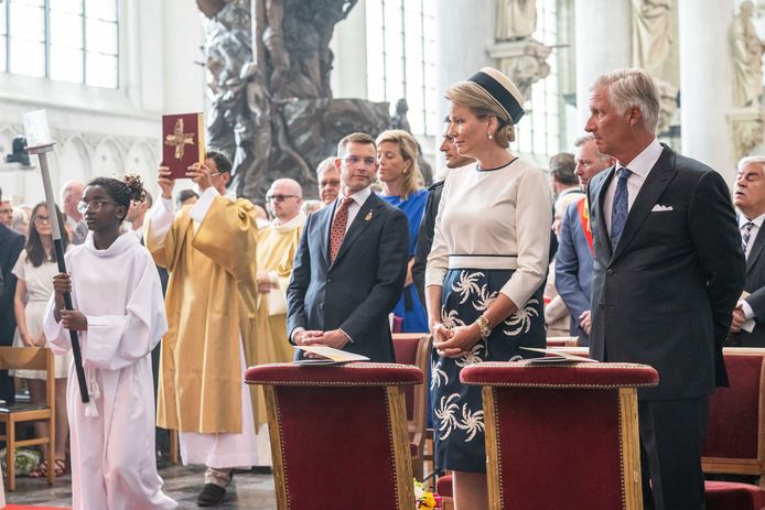 Koning Filip en koningin Mathilde bij bisschopswijding van Luc Terlinden.