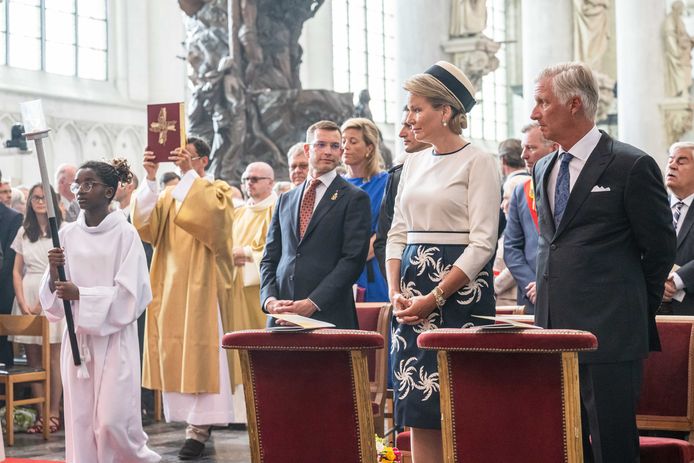 Il re Filippo e la regina Matilde alla consacrazione di Luc Terlinden all'episcopato.