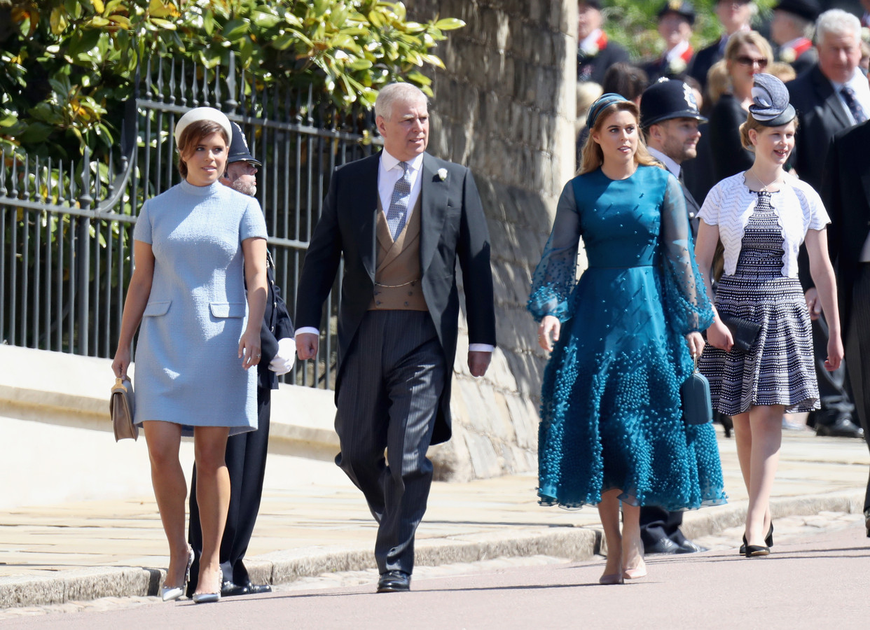 Prinsessen Eugenie en Beatrice worden naar de achtergrond geduwd