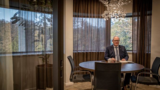 Handdruk Muziekgebouw-baas moest in doofpot, oud-wethouder Oosterveer heeft ‘er nog hoofdpijn van’
