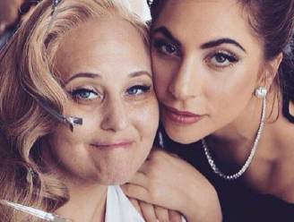Lady Gaga en Sofia Vergara roepen vrouwen op om hun borsten te laten controleren