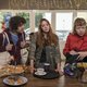 Komedieserie Motherland is een zeer vermakelijke kruising van De luizenmoeder en Toren C.  ★★★★☆