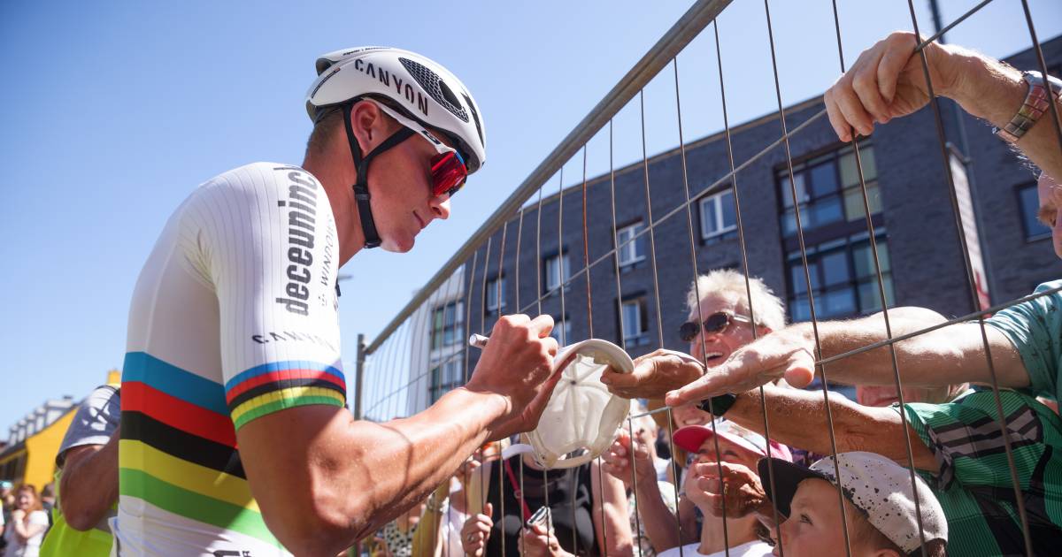 Mathieu van der Poel shows the rainbow shirt for the first time in…. Etten-Leur |  sports