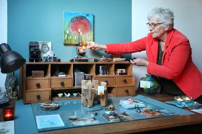 Diane verloor haar broers en zus, een altaartje helpt bij de verwerking: ‘Mijn dierbaren zichtbaar m