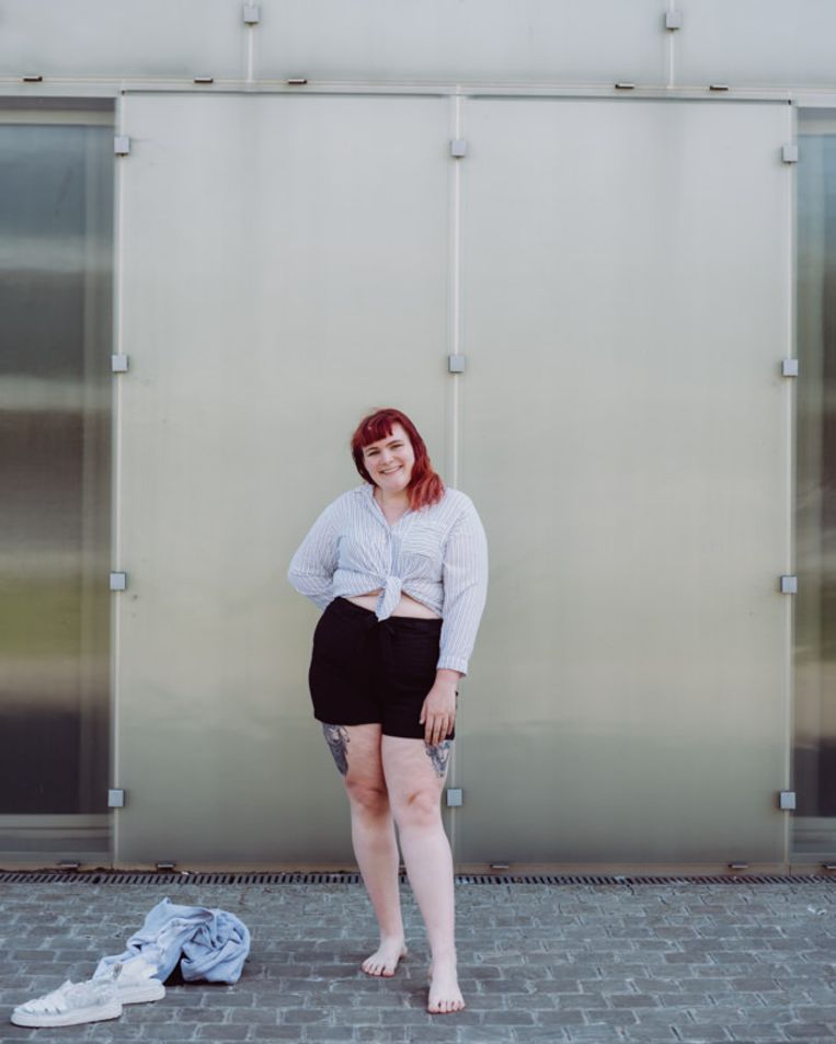 Marijne: 'Ik draag cropped tops, ja, ook al zou ik dat als dikke vrouw zogezegd niet mogen.' Beeld Wouter Maeckelberghe
