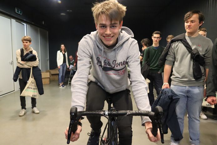Simon Werkers probeerde de nieuwe fietsbrug virtueel al een keer uit