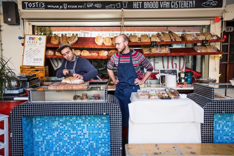 De Tweede Jeugd in West zat op de Jan Evertsenstraat maar nu kun je knapperige broodjes eten op de Ms. van Riemsdijkweg. Beeld Eva Plevier