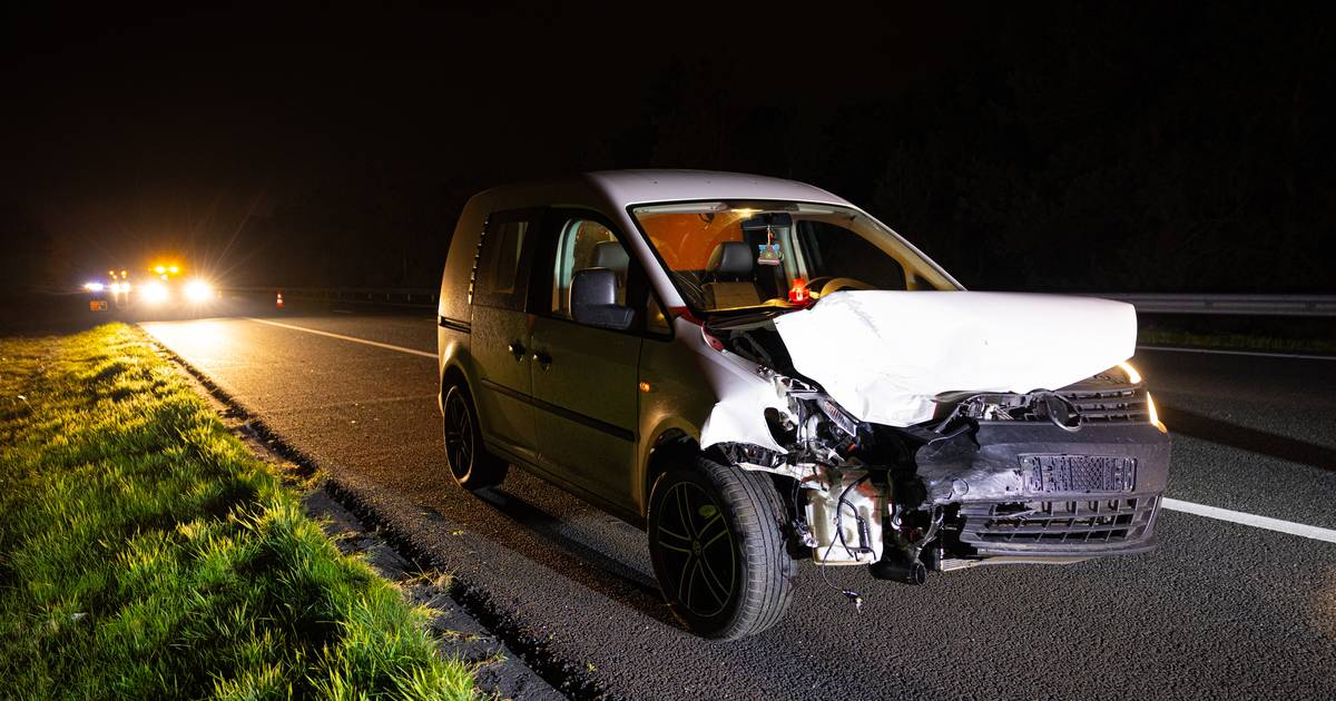 Botsing op A28 tussen t Harde en Wezep: bestuurder gewond naar ziekenhuis.