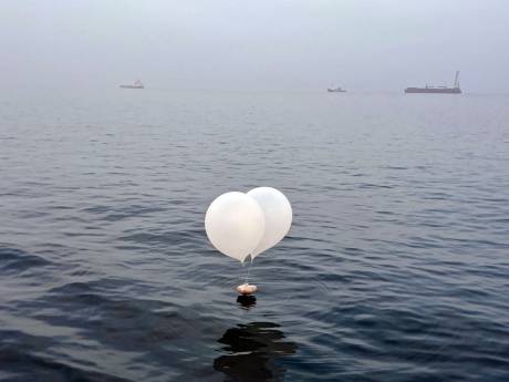 Ballonnen-oorlog laait op: Noord-Korea stuurt 300 vuilnisballonnen, Zuid-Korea zet luidsprekers bij de grens aan
