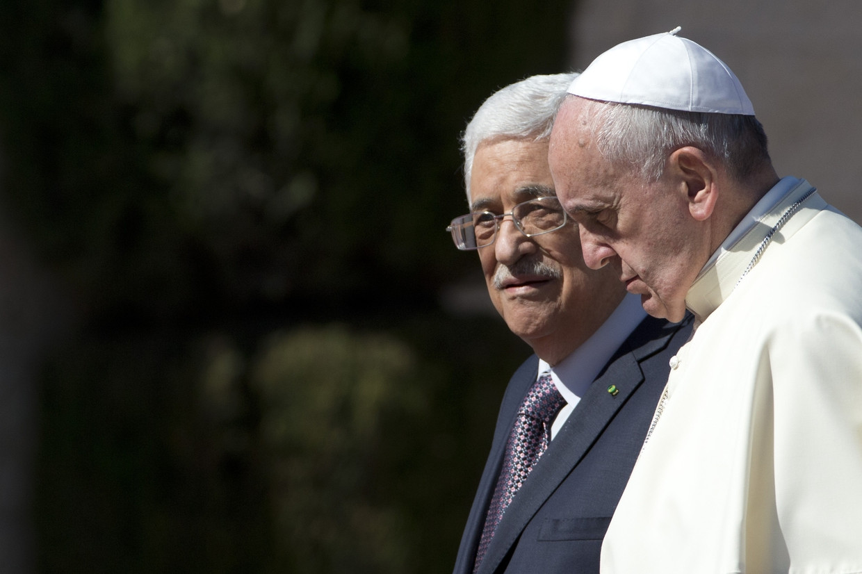 Mahmoud Abbas en Paus Franciscus tijdens een bezoek aan Bethlehem. Beeld ap