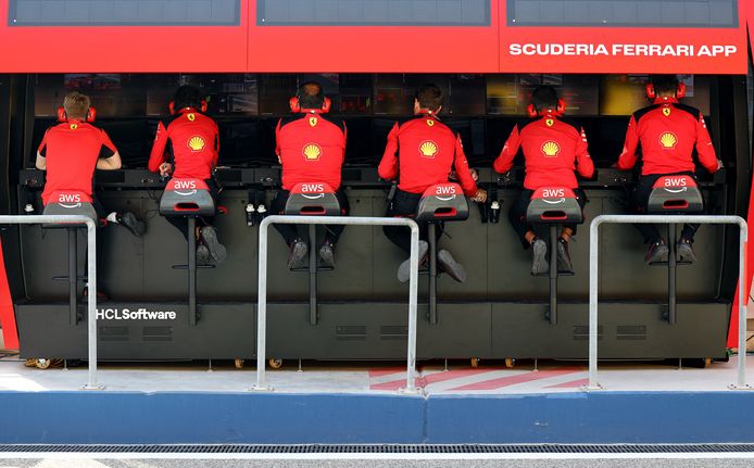 Pitmuur van Ferrari in Bahrein.