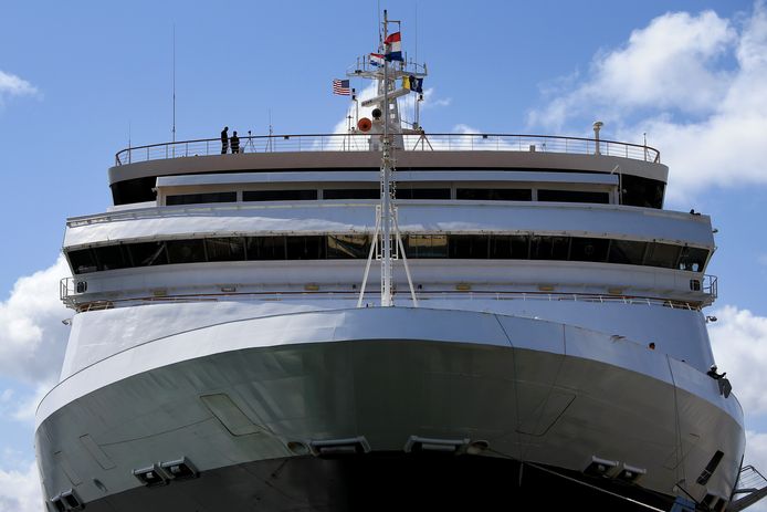 Vier passagiers van cruiseschip Maasdam zijn overleden, aldus de rederij Holland America Line.