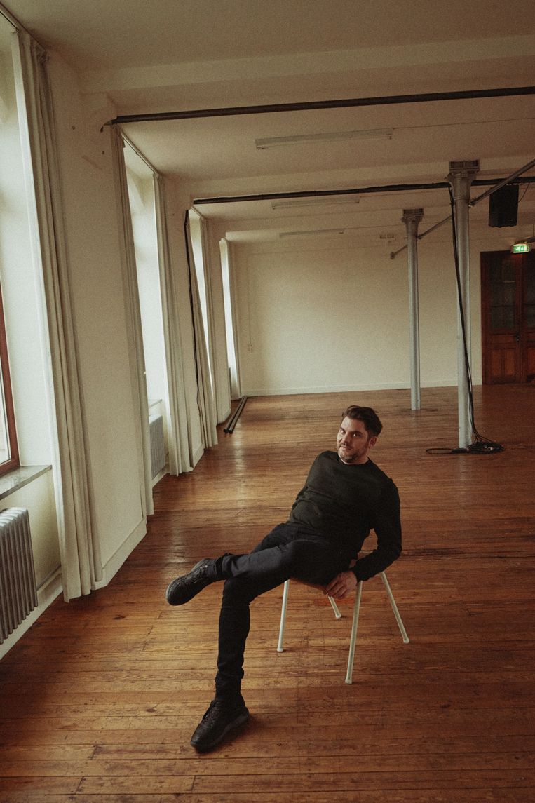 'Mijn weerbaarheid is enorm. Zoals bij een boom: het mag waaien, ik ga heen en weer, soms heel hard, maar mijn wortels zitten stevig in de grond.' Beeld Daniil Lavrovski