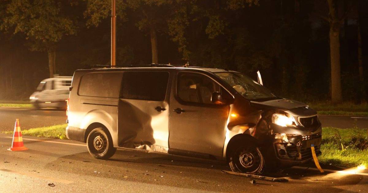 Auto’s zwaar beschadigd bij botsing op N65 bij Vught.