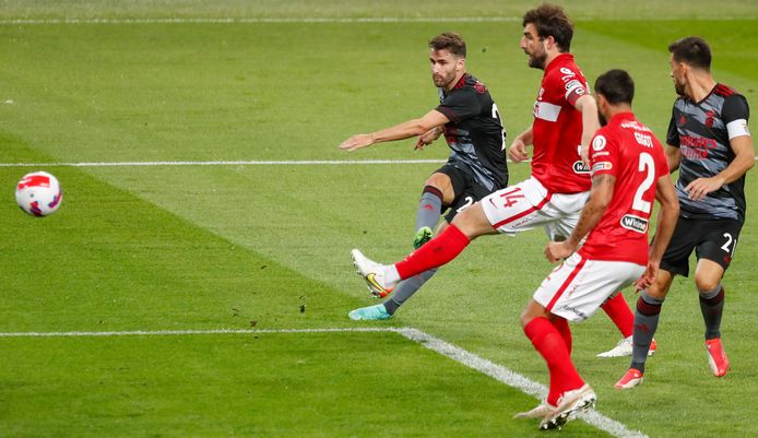 Rafa Silva maakt de 1-0.