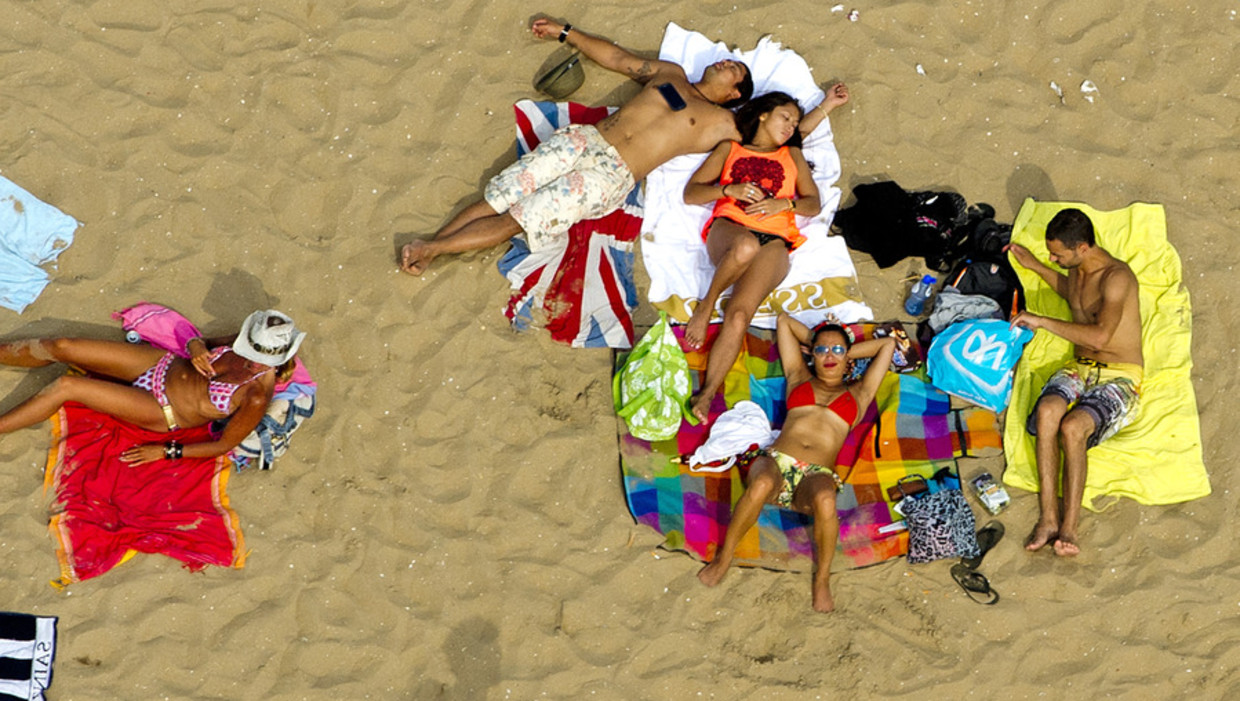 Luchtfoto van Nederlands strand Beeld ANP