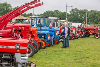 Tractordag Willemstad: ‘Of de motor het nog doet? Bijna’