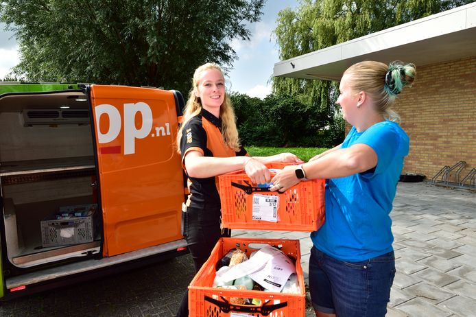 Daphne Korff bezorgt in Oudewater boodschappen voor de COOP.