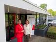 Directeur Nicole Dekkers (in rood) en Gerda Uilhoorn (productmanager TEK en Mammacare).