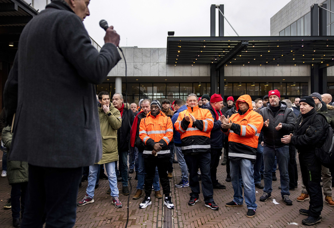 stakende-vuilnisophalers-zijn-spekkoper-13-procent-is-veel-foto