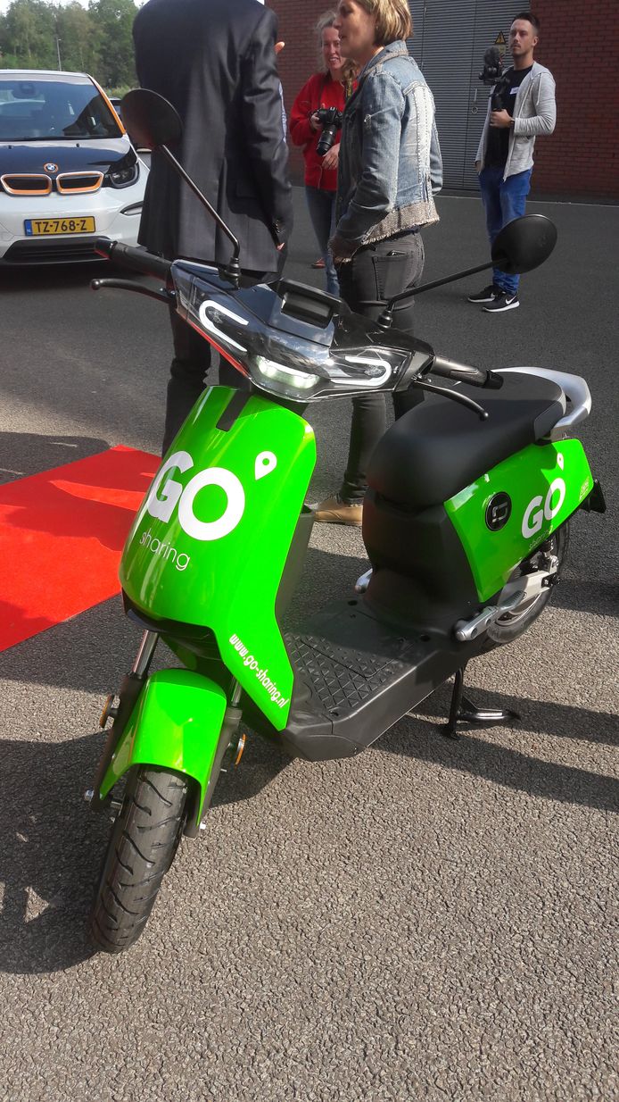 Leuk Die Hippe Deelscooter, Maar In De Dorpen Heb Je Er Weinig Aan' | Breda  | Bndestem.Nl