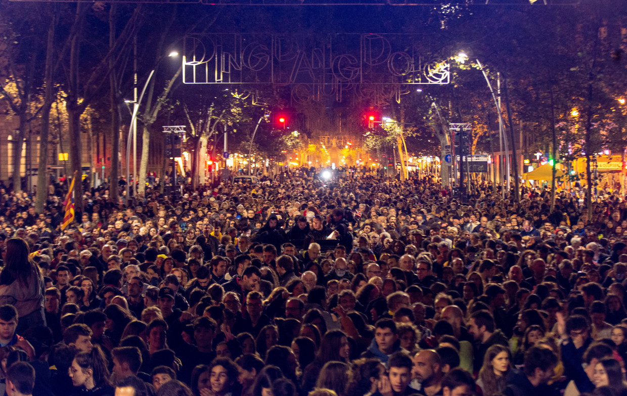 Duizenden mensen demonstreerden zaterdag in Barcelona. Beeld EPA