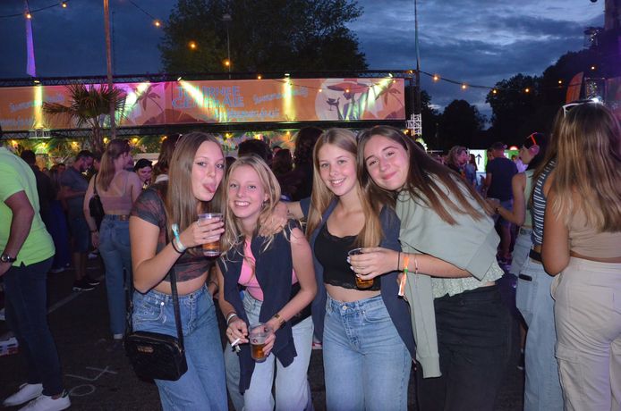 'Tournee Generale' ging van start met de Summer Party, volledig in zomerse sfeer.