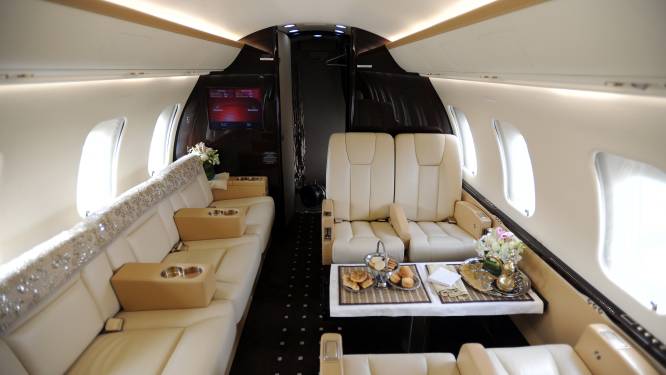 Extreem korte vluchten in luxe privéjet: Greenpeace is ‘schaamteloze‘ miljonair spuugzat