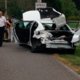 Moeder schrikt van spin en vlucht rijdende auto uit
