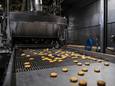 Productie van aardappelproducten in de Aviko-fabriek in Steenderen.