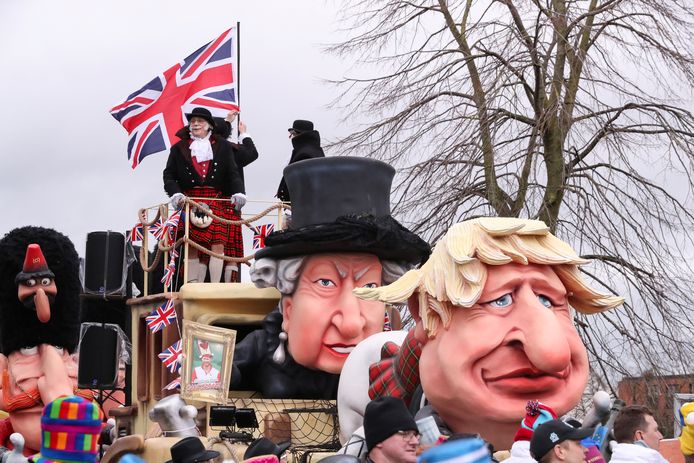 De brexit is een feit: Boris Johnson en koningin Elizabeth II.