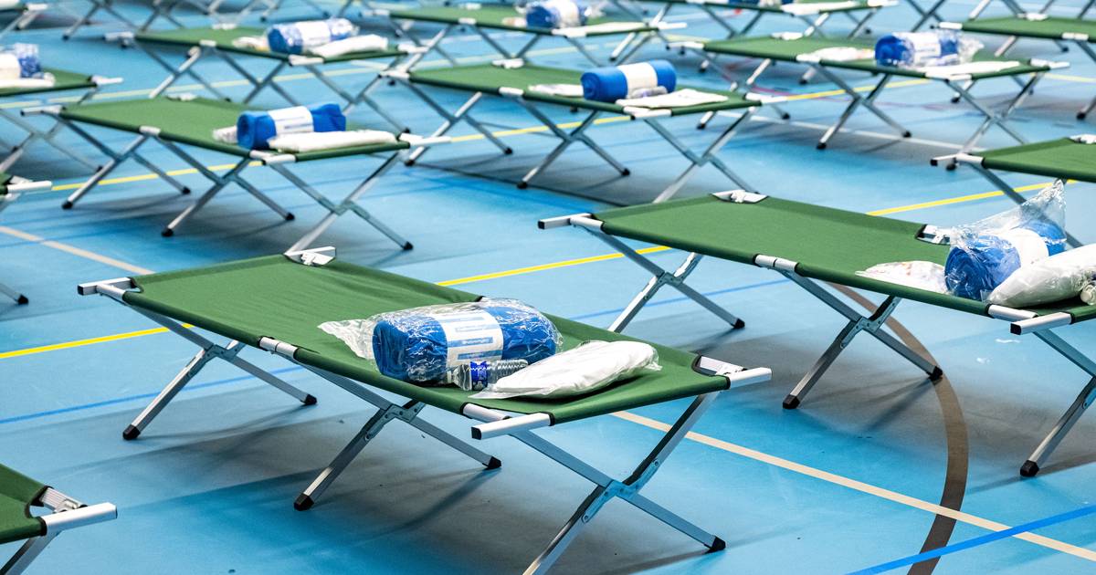 Sporthal in Bathmen wordt tijdelijk huis voor 100 noodlijdende asielzoekers