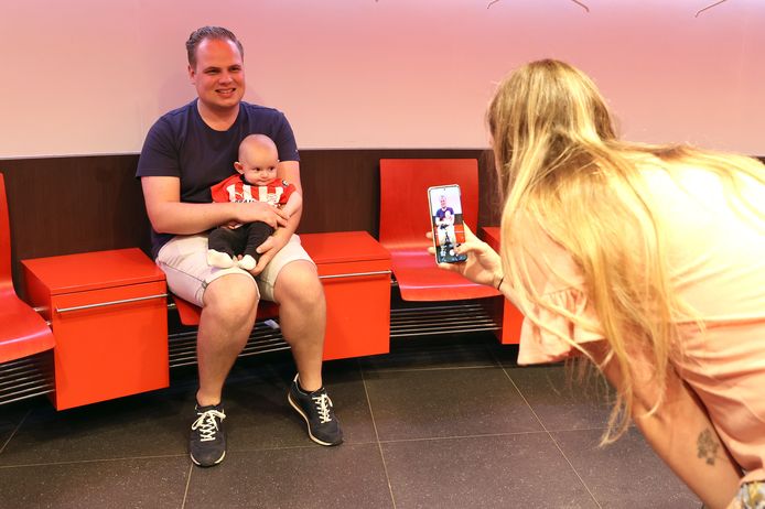 EINDHOVEN - Ook in de kleedkamer van PSV mochten foto's gemaakt worden