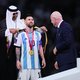 De mantel van Messi: handig staaltje culturele diplomatie of ongepast gebaar van emir?