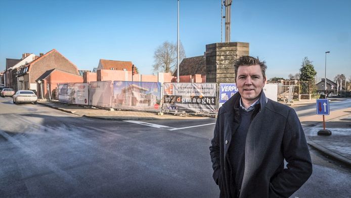 Jurgen Busyenne van ontwikkelaar Art of Building op de plaats waar de nieuwe woningen komen.
