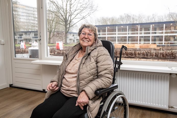 Janny Velthuis verhuist op 8 maart naar haar nieuwe kamer in woonzorgcomplex De Bloemendal. Ze is er maar wat blij mee dat haar kamer grenst aan de binnentuin.