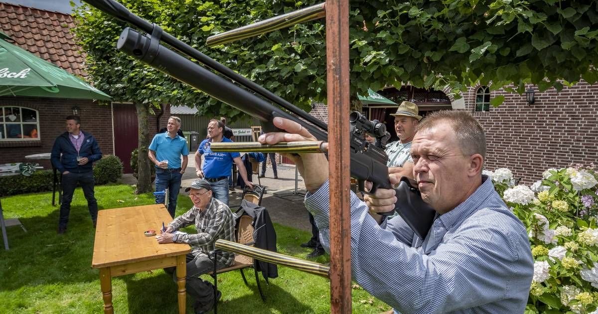 Vogelschieten in de achtertuin, waarom ook niet? Rietmolen viert toch beetje zomerfeest! | Achterhoe