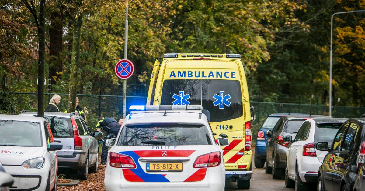 Fietser zwaargewond bij aanrijding in Arnhem, automobilist rijdt door.