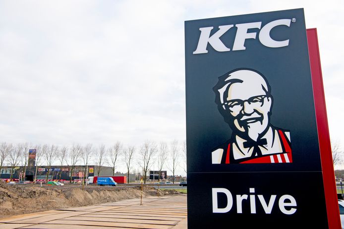 De KFC langs de A13 bij Rijswijk. Deze vestiging heeft een drive thru.