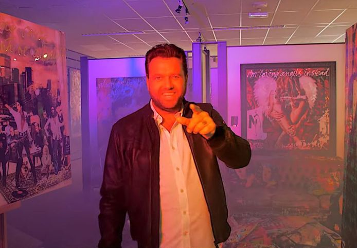 Gerard Palts in zijn videoclip voor Mooi Van Buiten, Stout Van Binnen.