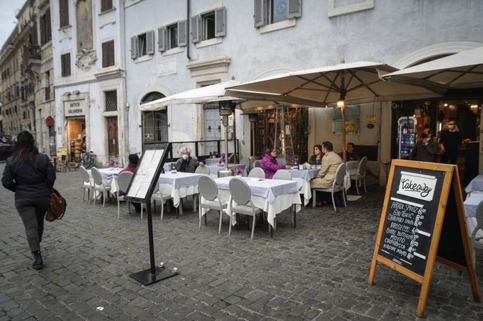 Omdat er bijna geen toeristen zijn, was de eerste dag van de versoepelingen erg rustig in Rome.