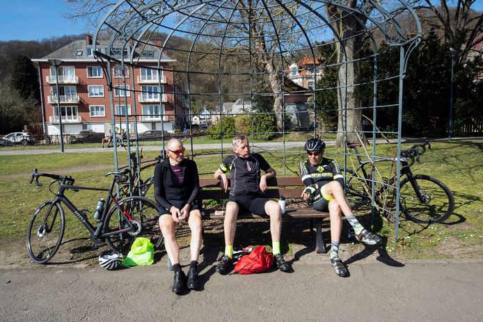 Deze wielertoeristen genoten dinsdag volop van de zon in Namen.