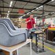 In deze Drentse fabriek maken ze meubels van plastic uit de Amsterdamse grachten