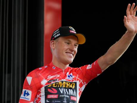 Mike Teunissen geëmotioneerd na veroveren rode trui: ‘Dit doet me wel wat’