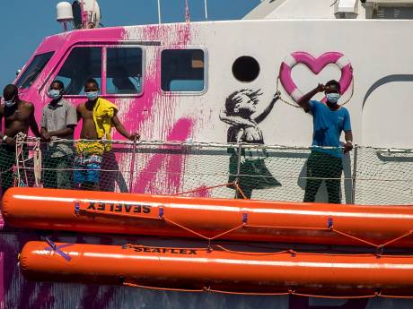 Reddingsboot Banksy in problemen na eerste redding op Middellandse Zee